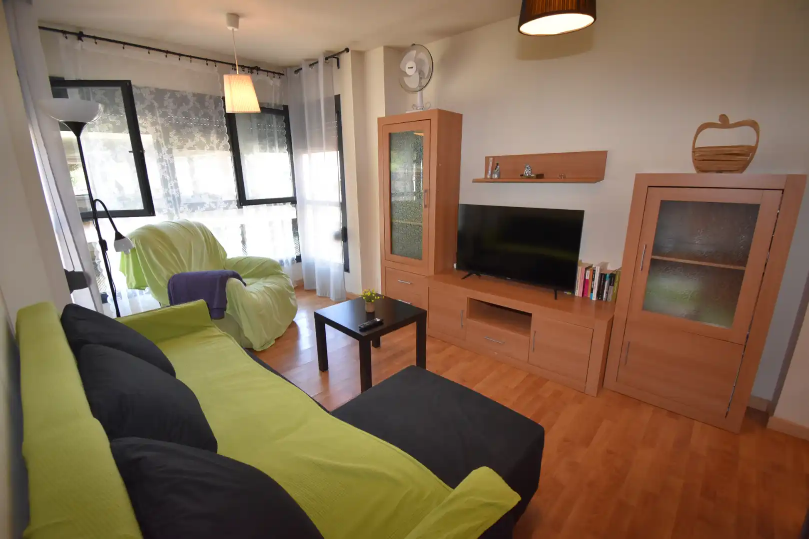 Sala de estar de Apartamento en venta en Val de San Vicente  con Calefacción, Parquet y Amueblado
