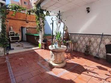 Semi-detached house with pool for sale in Centro