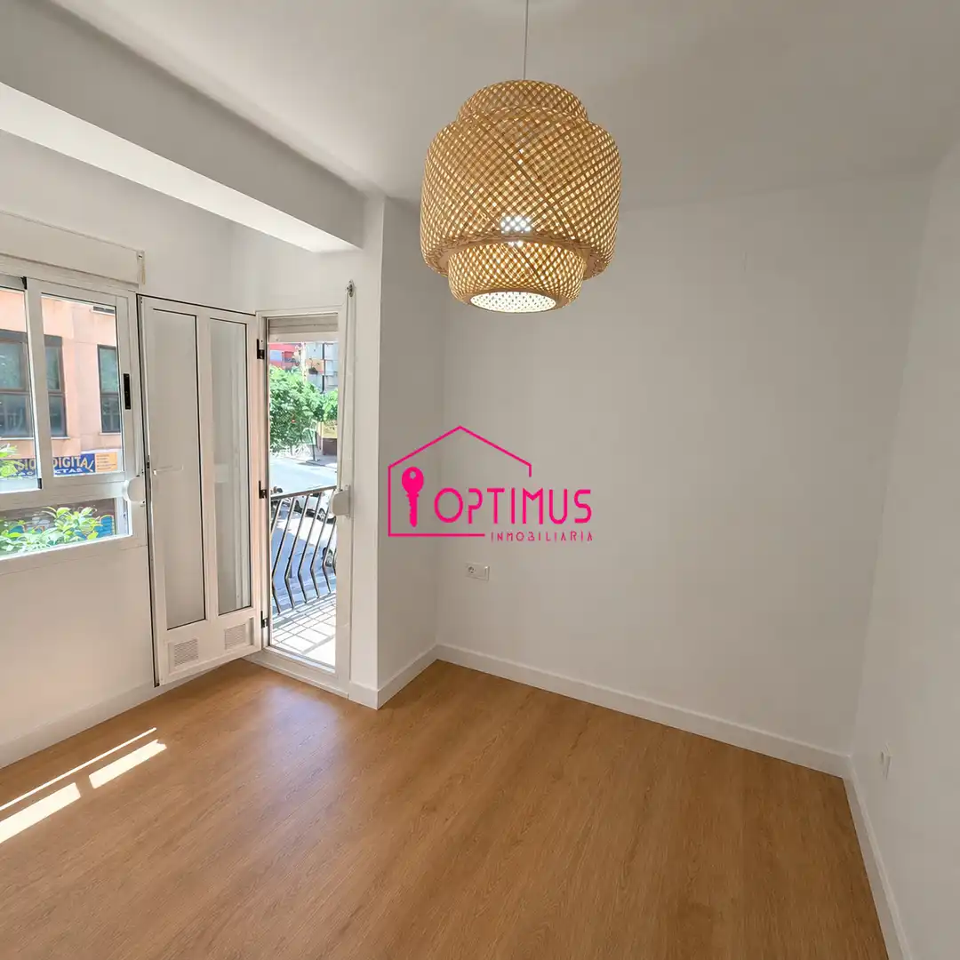 Bedroom of Apartments for sale in Valencia  with Air Conditioner, Oven and Balcony