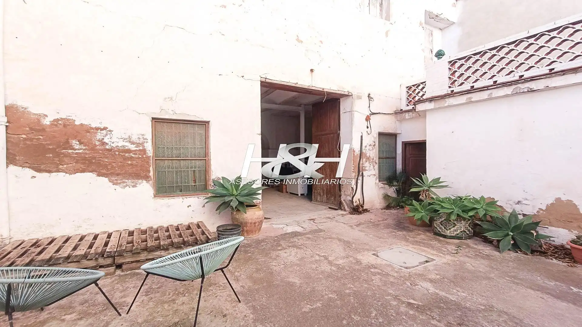 Exterior view of Houses for sale in Valencia  with Heating, Private garden and Terrace