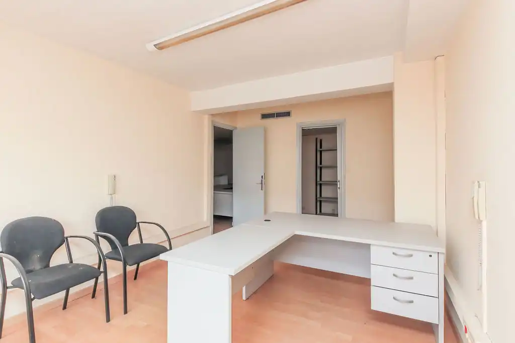 Büro zum Verkauf in C/ Doctor Ferrán , Ponent