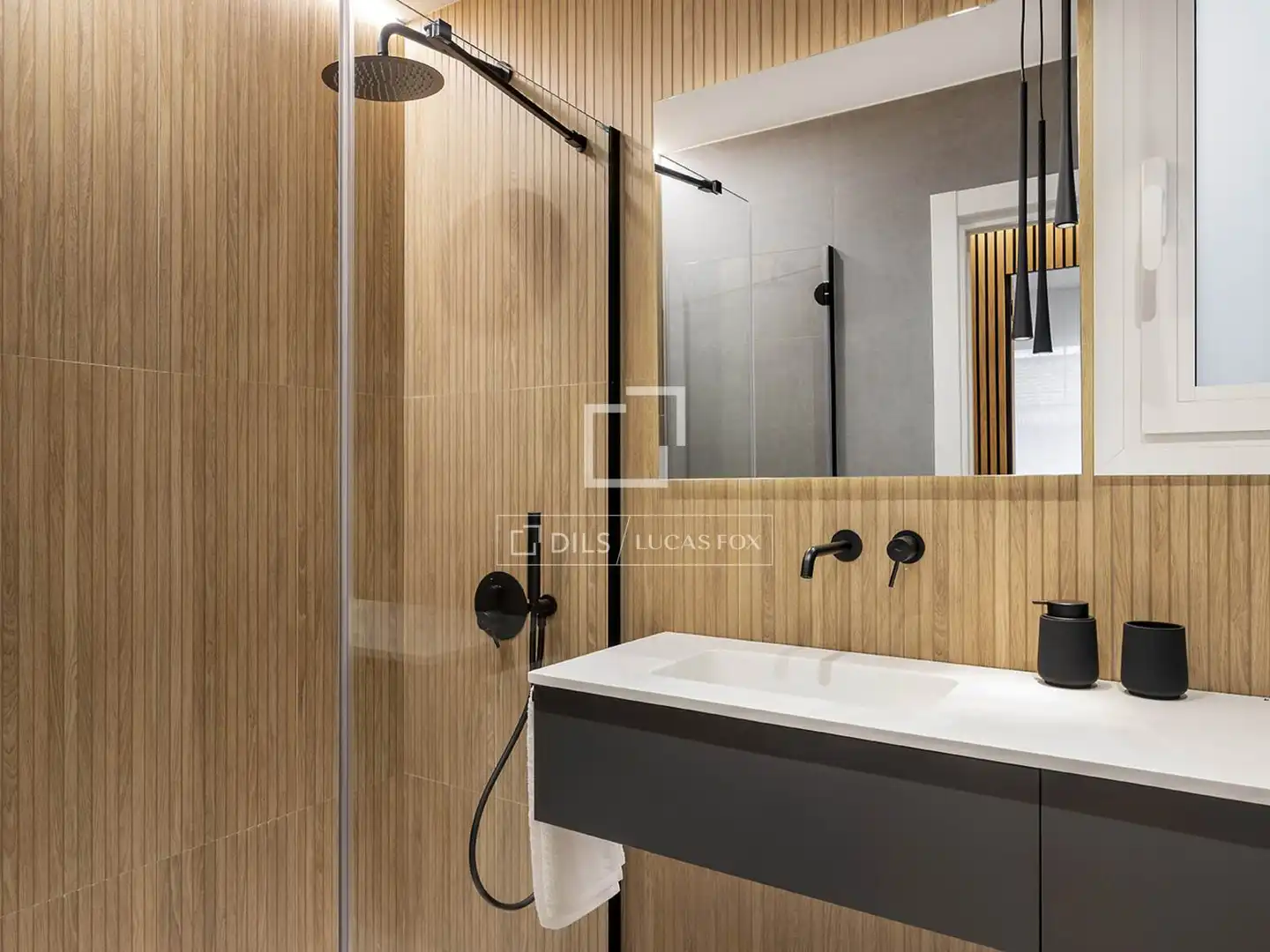 Bathroom of Flat for rent in Barcelona  with Air Conditioner, Heating and Parquet flooring