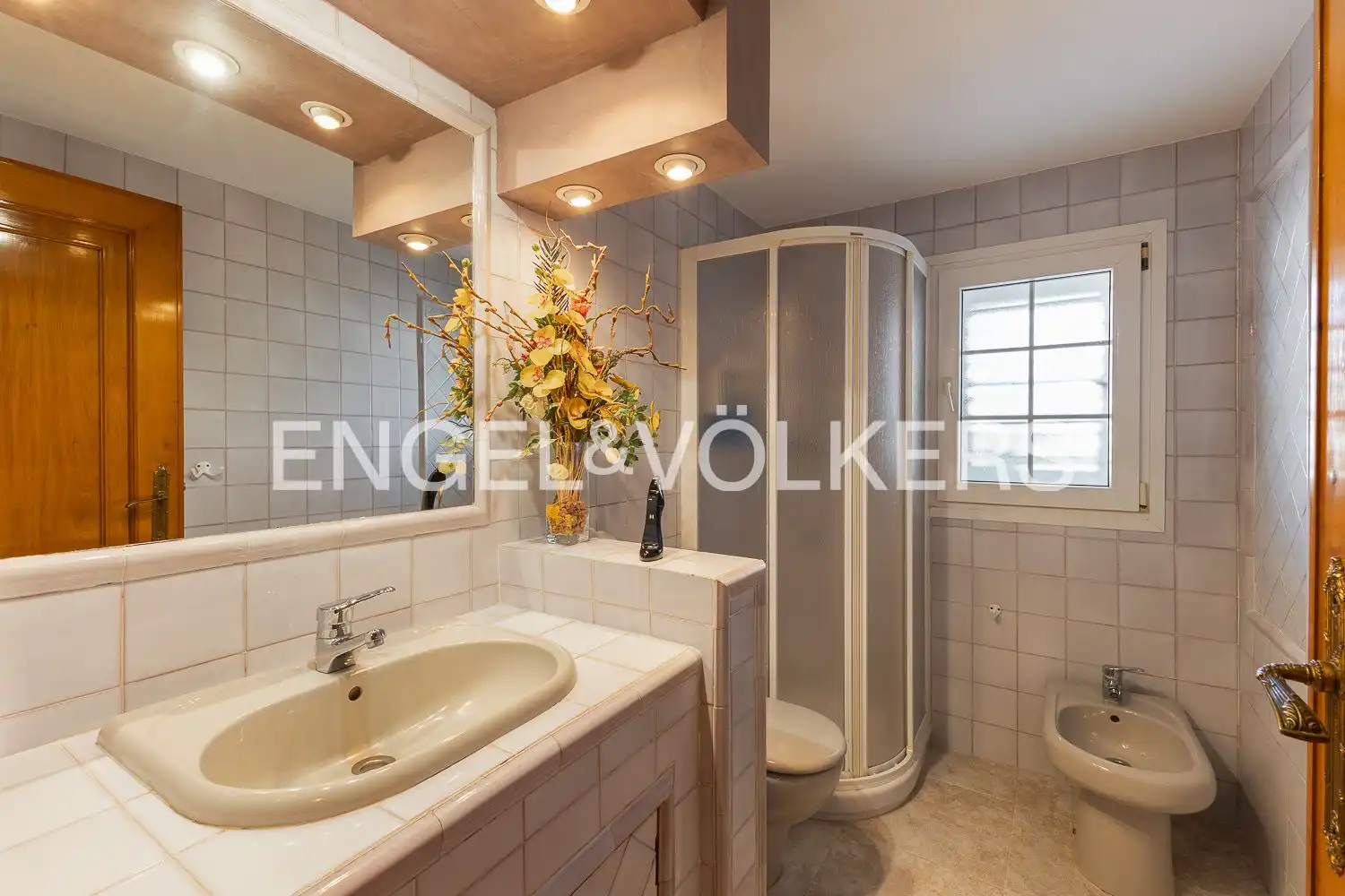 Bathroom of Houses for sale in Paterna  with Air Conditioner, Heating and Private garden