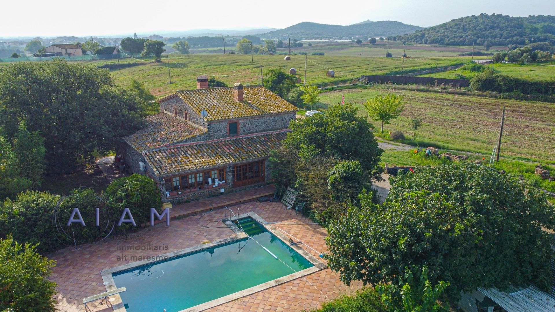 Vista exterior de Finca rústica en venda en Maçanet de la Selva amb Aire condicionat, Calefacció i Jardí privat