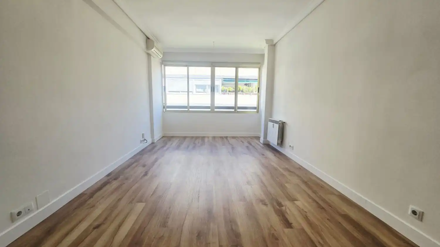 Flat with terrace to rent in del General Pardiñas, imagen 5