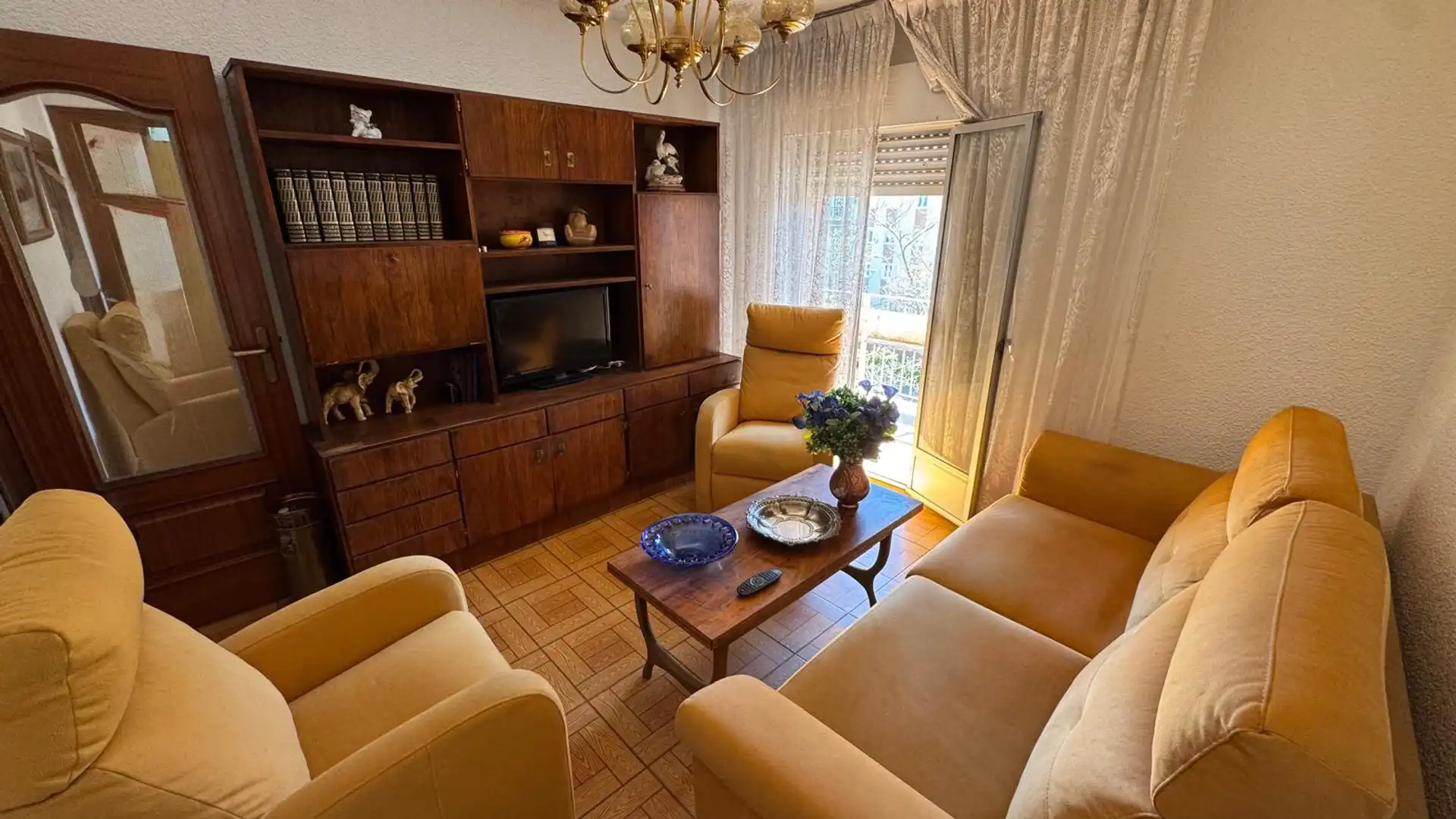 Living room of Flat for sale in  Madrid Capital  with Heating, Terrace and Furnished