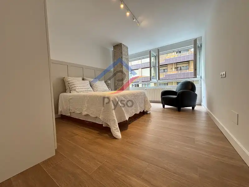 Schlafzimmer von Wohnung zur Miete in Santander mit Heizung, Möbliert und Ofen