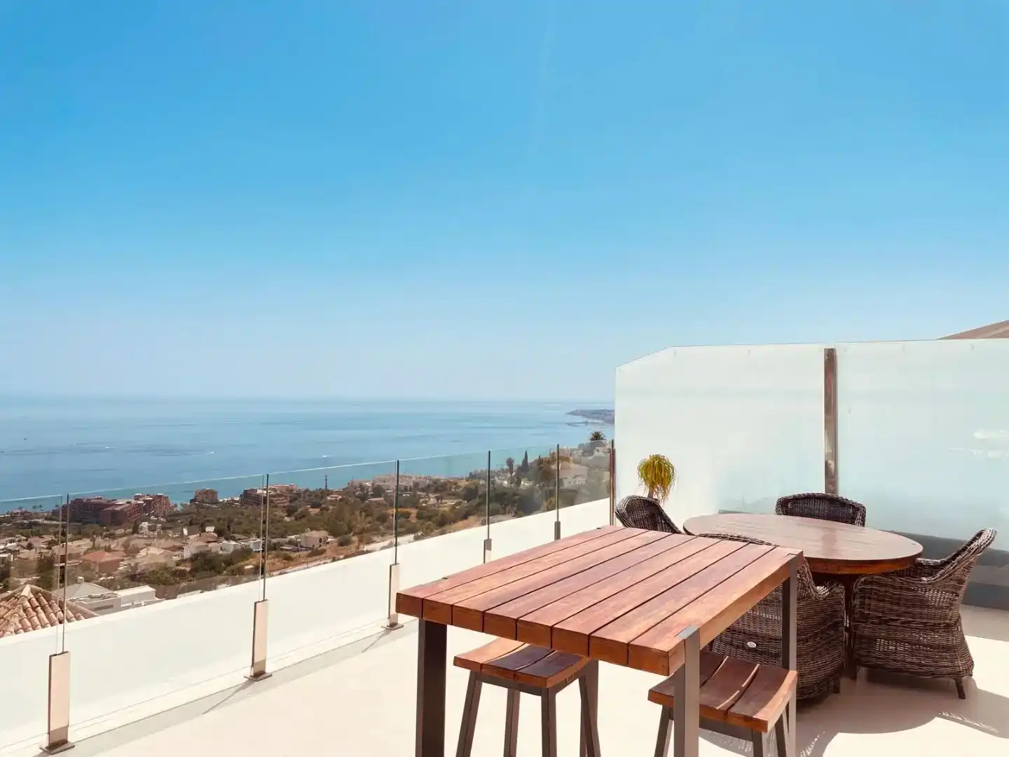 Terrasse von Dachboden zum Verkauf in Benalmádena mit Klimaanlage und Schwimmbad