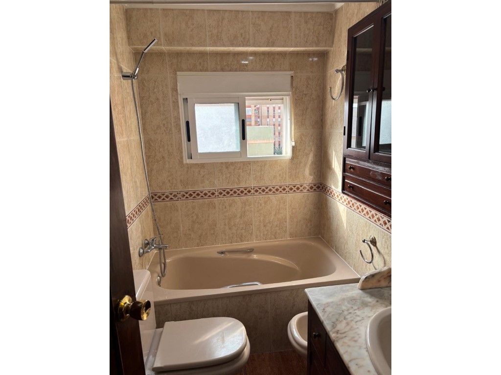Bathroom of Flat for sale in  Valencia Capital  with Air Conditioner and Terrace