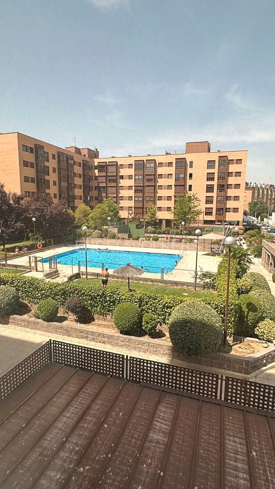 Piscina de Apartament en venda en  Madrid Capital amb Calefacció, Piscina i Moblat