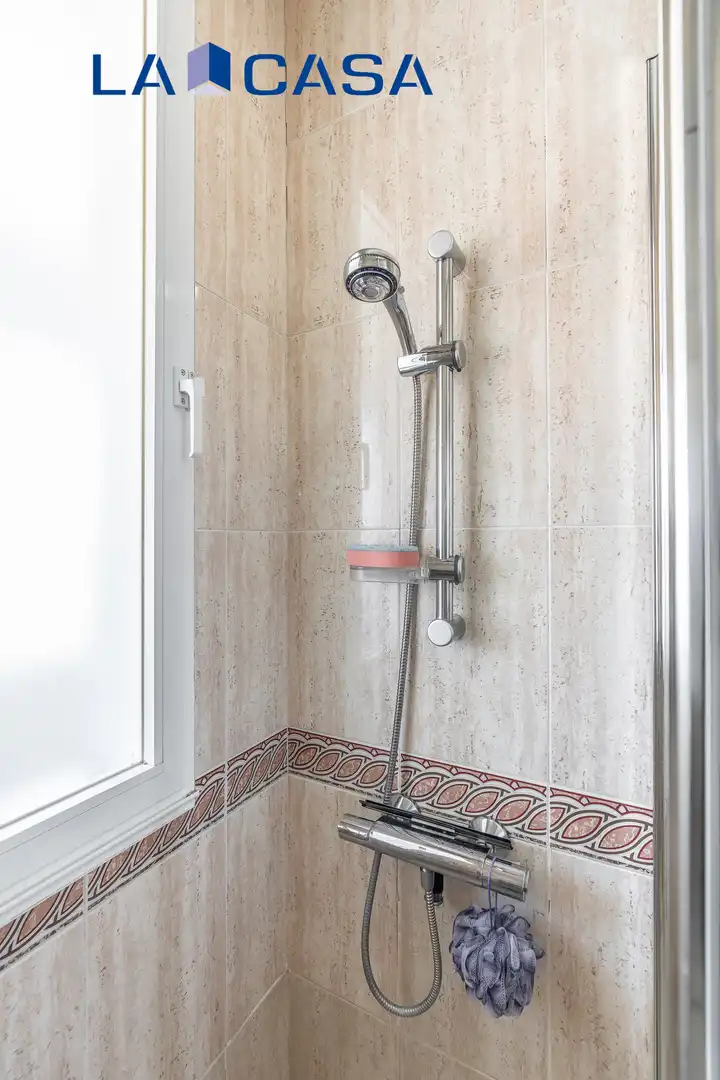 Baño de Piso en venta en Madrid con Calefacción y Terraza