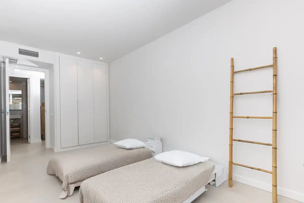 Habitación de Apartamento de alquiler en Dénia con Aire acondicionado, Jardín privado y Terraza