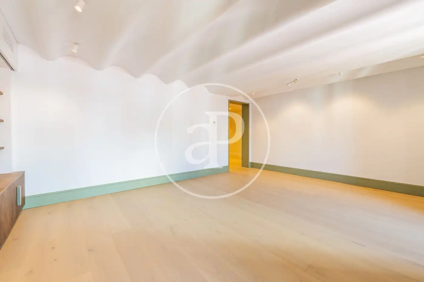 Flat for sale in Madrid  with Air Conditioner, Heating and Balcony