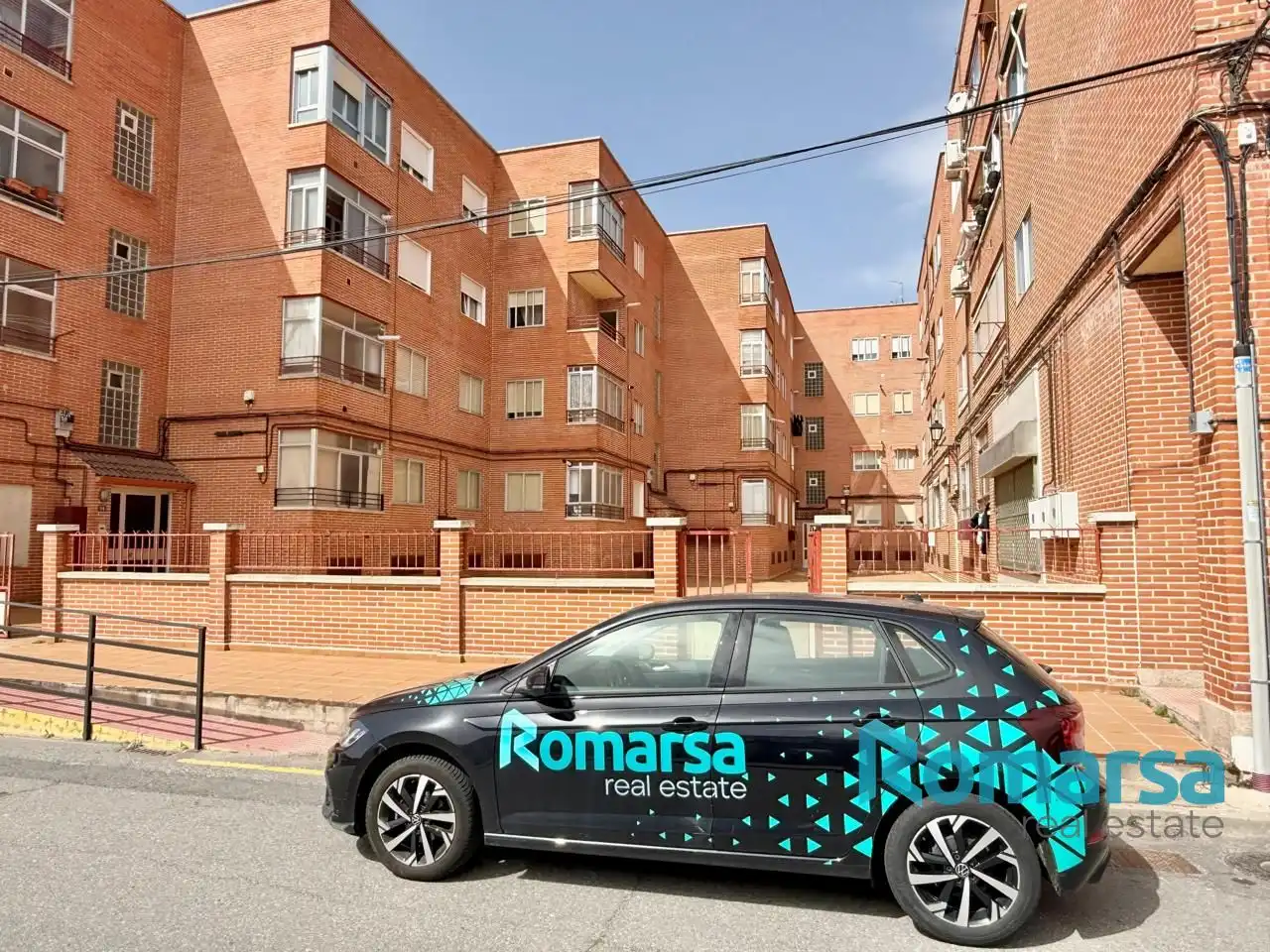 Vista exterior de Pis en venda en El Barraco  amb Terrassa i Moblat