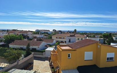 Vista exterior de Casa o xalet en venda en Torredembarra amb Aire condicionat, Terrassa i Balcó