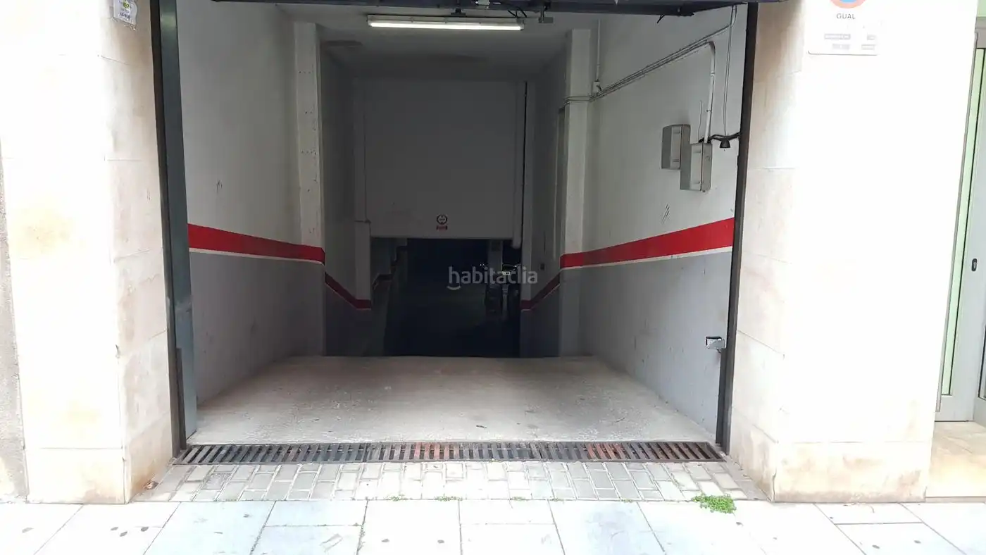 Motorbike to rent in Carrer Juan Sebastián Elcano 9, imagen 8