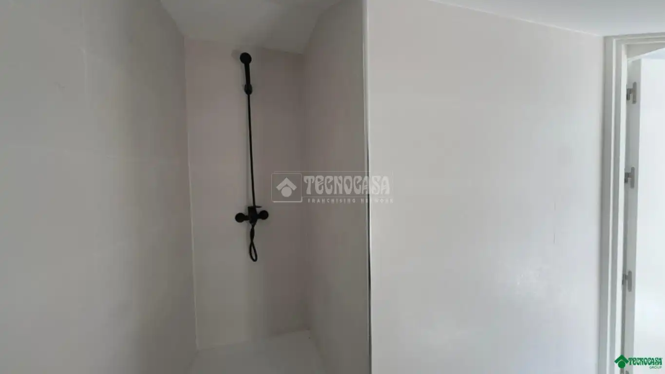 Baño de Casa adosada en venta en Villarrubio con Calefacción, Amueblado y Alarma