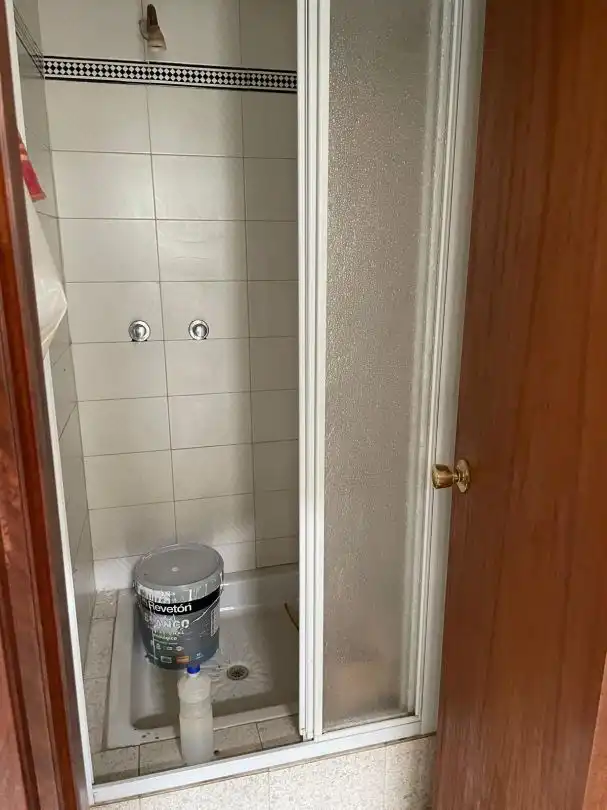 Badezimmer von Fabrikhallen zur Miete in Usurbil