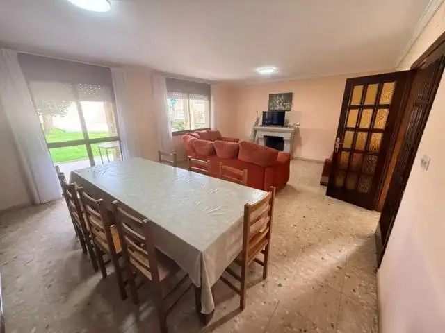 Menjador de Casa o xalet en venda en Sanxenxo amb Jardí privat, Terrassa i Moblat