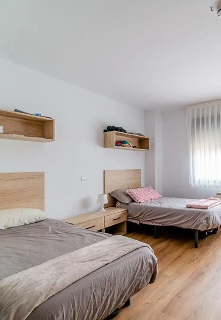 Schlafzimmer von Wohnung zur untervermieten in  Logroño mit Klimaanlage, Möbliert und Internet