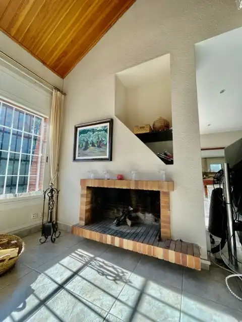 Sala de estar de Casa o chalet en venta en Cerdanyola del Vallès con Aire acondicionado, Calefacción y Jardín privado