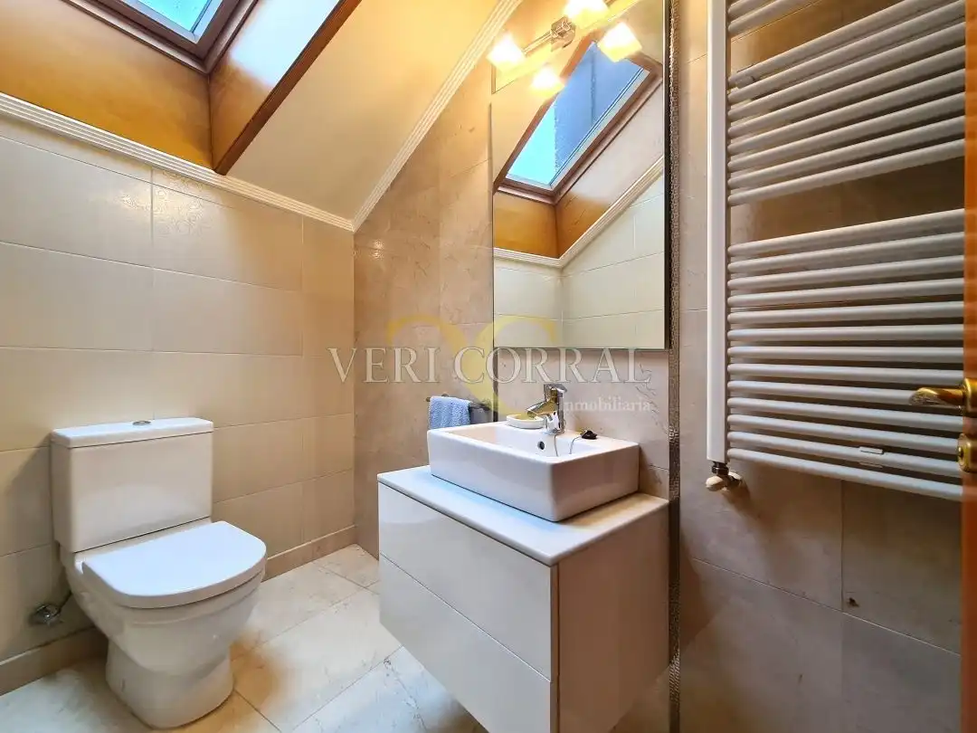 Bathroom of Flat for sale in Oviedo   with Heating, Terrace and Storage room