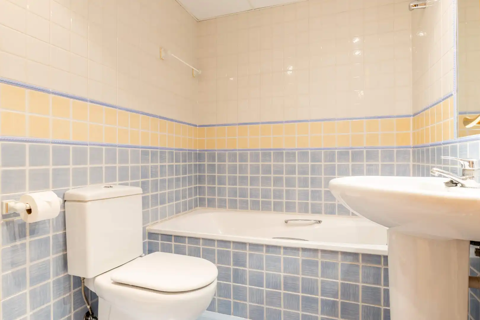 Bathroom of Duplexes for sale in Zaragoza  with Air Conditioner, Heating and Private garden
