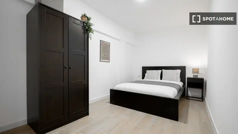 Schlafzimmer von Wohnung zur Miete in Valencia mit Klimaanlage, Heizung und Möbliert