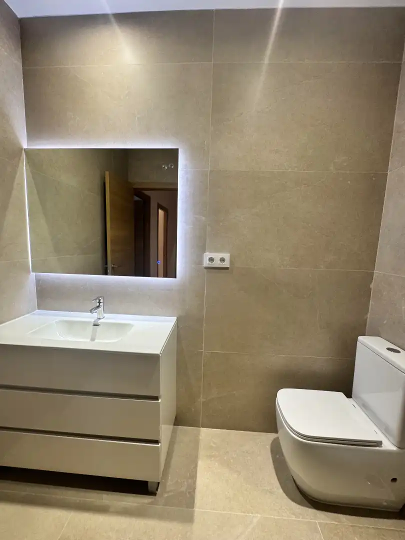 Bathroom of Flat for sale in San Lorenzo de El Escorial  with Heating and Parquet flooring