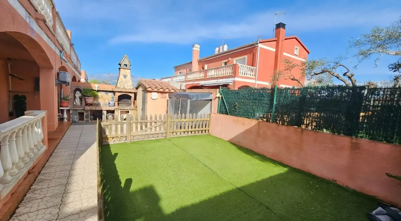 Casa adosada en venta en Vilafant
