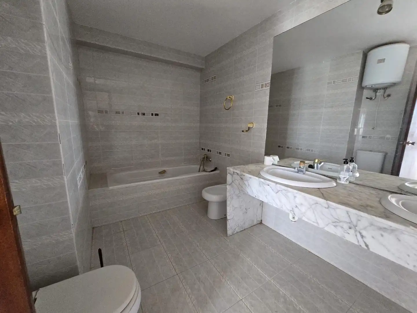 Badezimmer von Haus oder Chalet zum Verkauf in Benidorm mit Privatgarten, Terrasse und Abstellraum