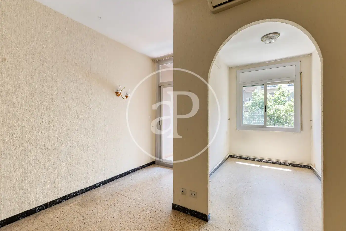 Flat for sale in Barcelona  with Air Conditioner, Heating and Balcony