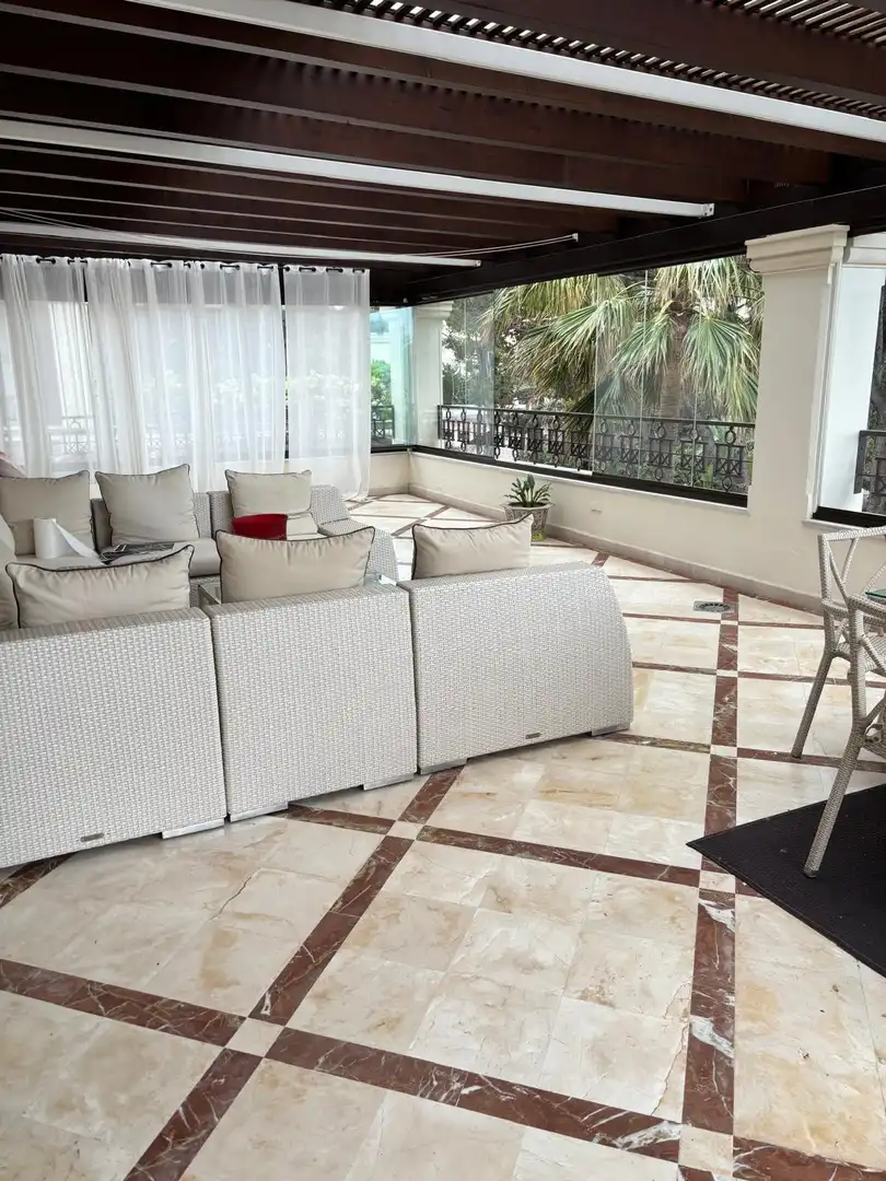 Terrassa de Àtic de lloguer en Marbella amb Aire condicionat, Terrassa i Piscina