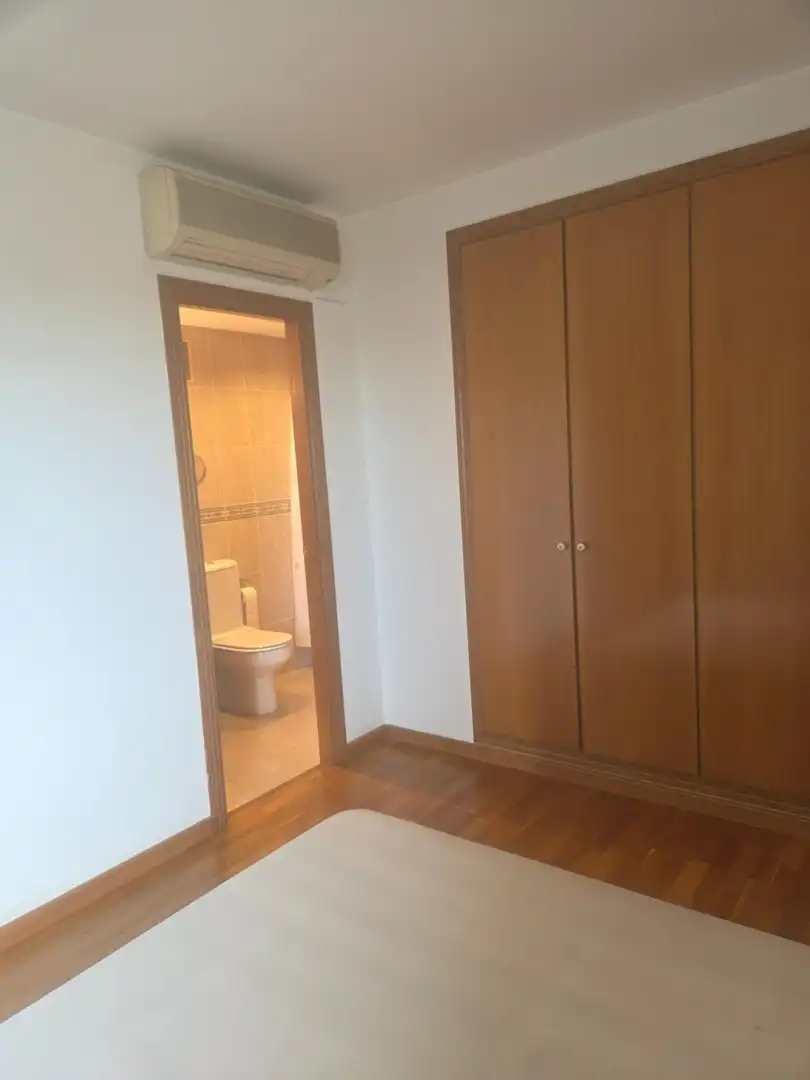 Bathroom of Flat for rent in Valencia  with Air Conditioner, Parquet flooring and Balcony