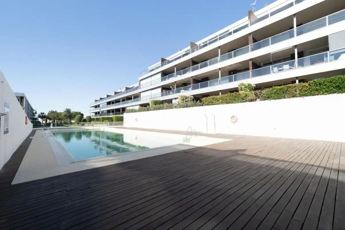 Schwimmbecken von Wohnungen zur Miete in Manilva mit Klimaanlage, Heizung und Terrasse