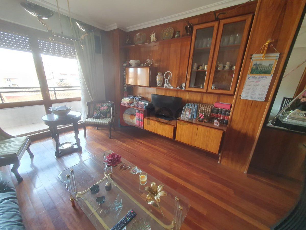 Sala d'estar de Pis en venda en Cuenca Capital amb Calefacció, Terrassa i Traster