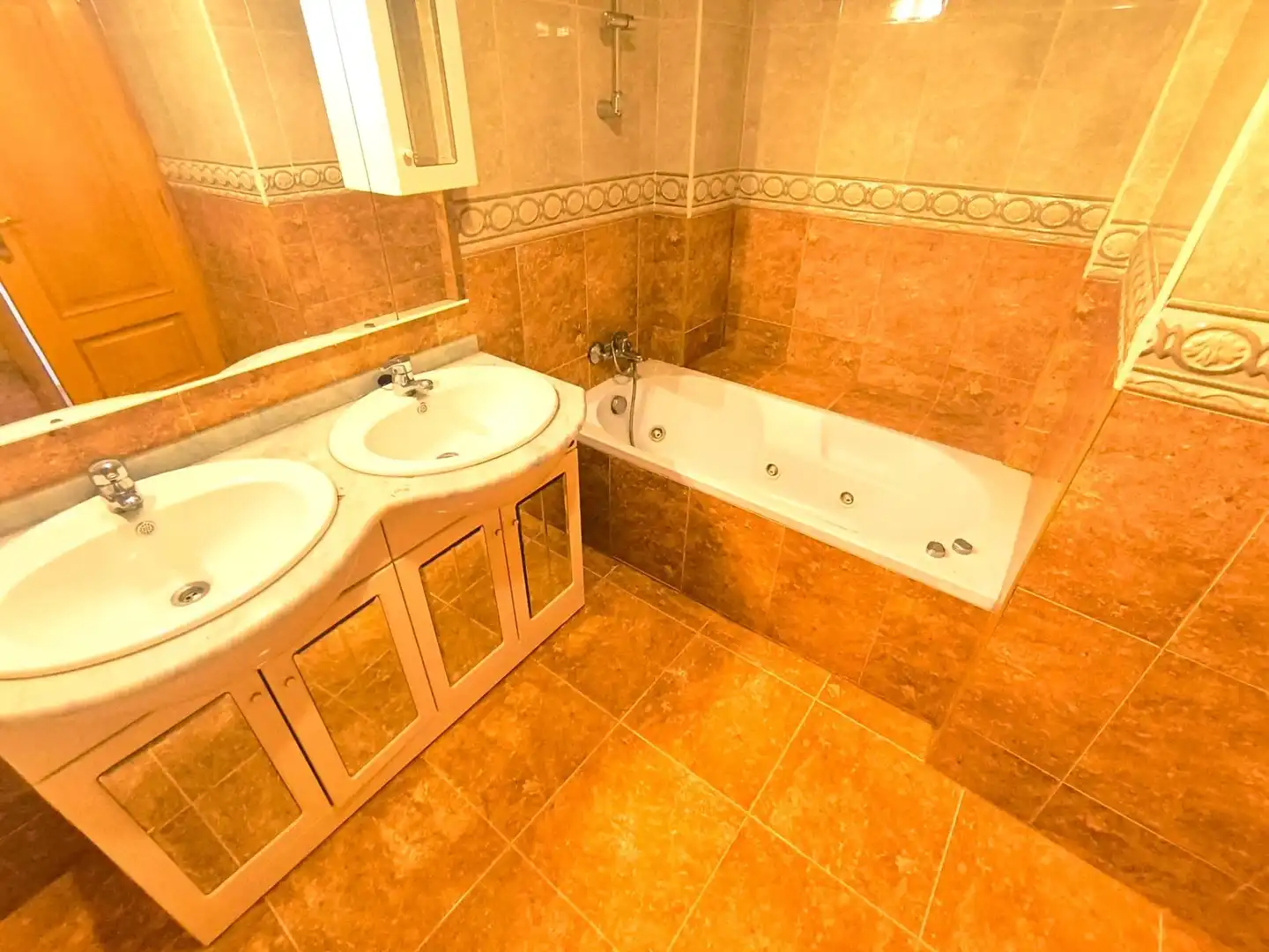 Baño de Apartamento en venta en Castellón de la Plana / Castelló de la Plana con Aire acondicionado y Parquet