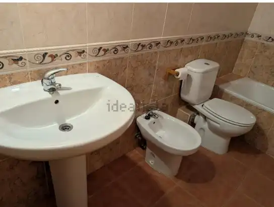 Baño de Piso en venta en Navaluenga con Calefacción y Trastero