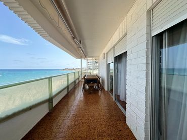 Mini appartamento con balcone in affitto a Avenida NIZA