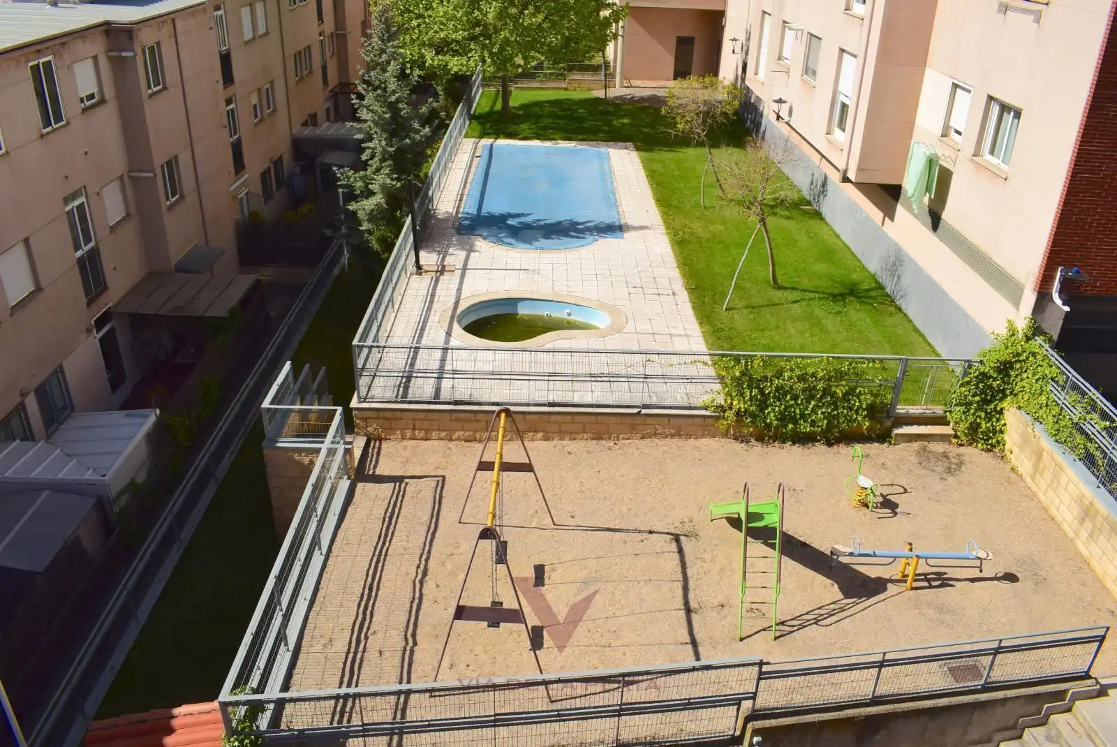 Swimming pool of Duplexes for sale in Salamanca  with Air Conditioner, Heating and Terrace