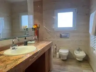 Bany de Casa o xalet en venda en Esparreguera amb Aire condicionat, Calefacció i Jardí privat