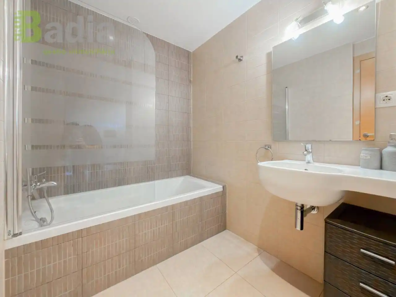 Baño de Dúplex en venta en Alcarràs con Aire acondicionado, Calefacción y Parquet