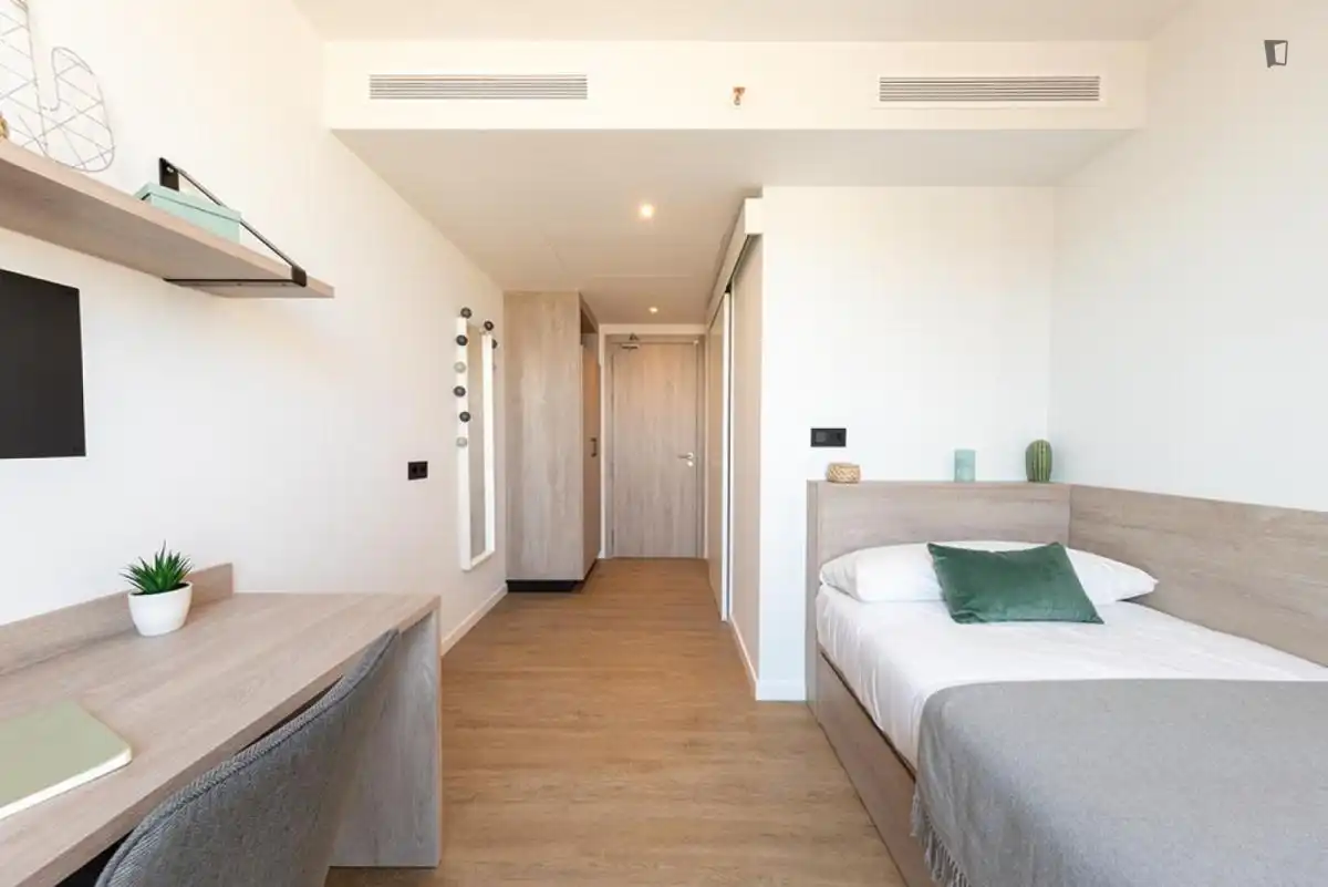 Room in Port Forum