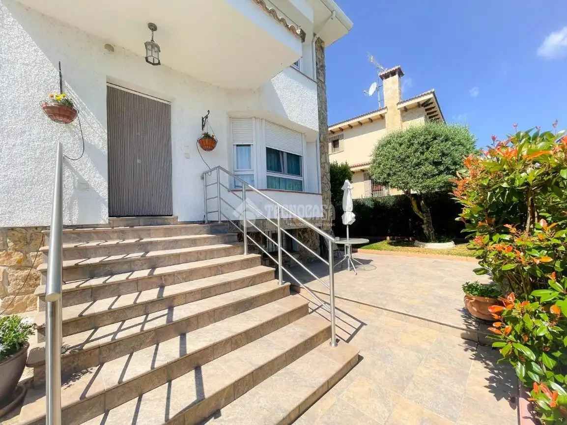 Vista exterior de Casa o xalet en venda en Guadarrama amb Calefacció