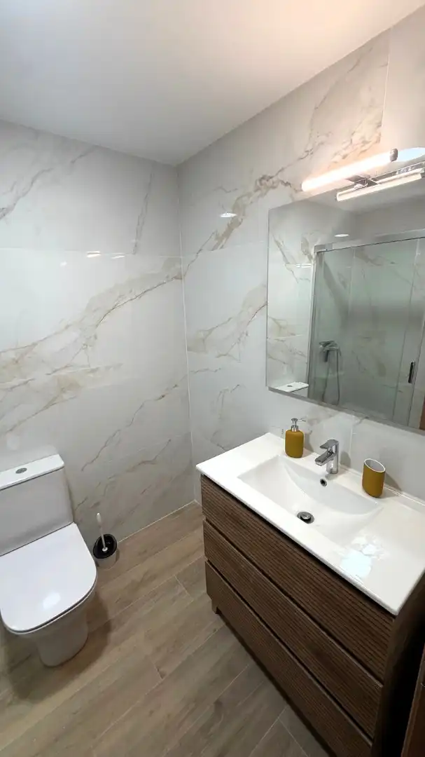 Bathroom of Flat for rent in Valencia  with Air Conditioner, Terrace and Furnished