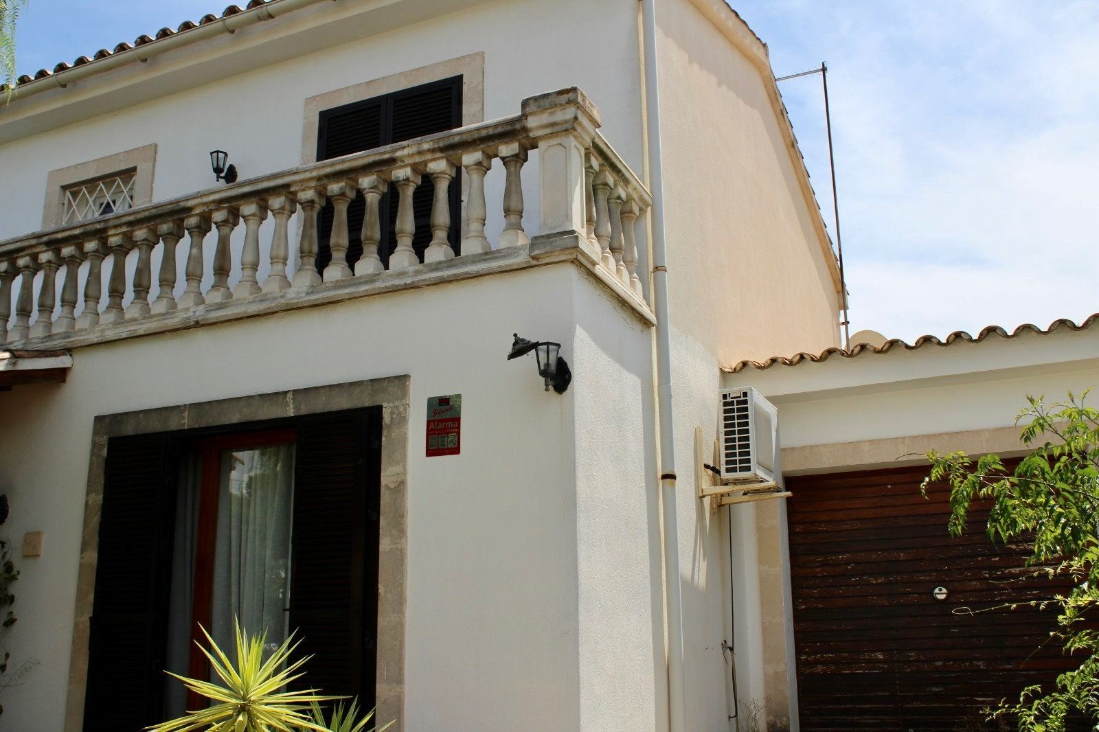 Exterior view of Single-family semi-detached for sale in  Palma de Mallorca  with Air Conditioner and Terrace