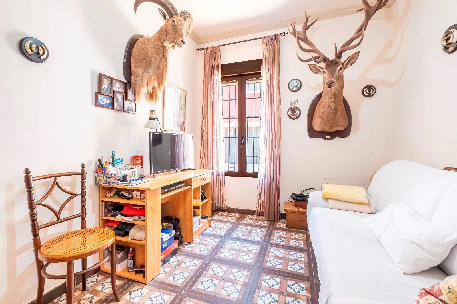 Dormitori de Casa o xalet en venda en El Pinós / Pinoso amb Calefacció, Terrassa i Traster