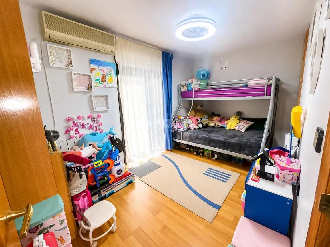 Habitación de Casa adosada en venta en Arganda del Rey con Calefacción y Terraza