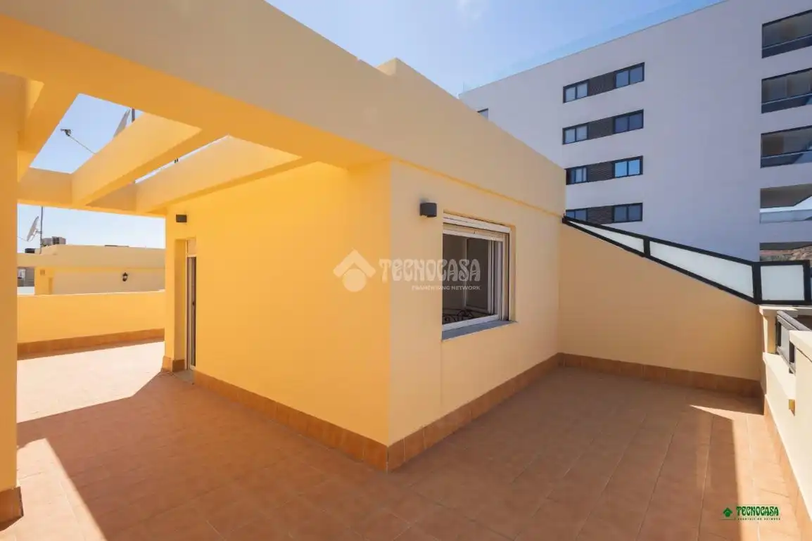 Terrassa de Casa adosada en venda en Almería