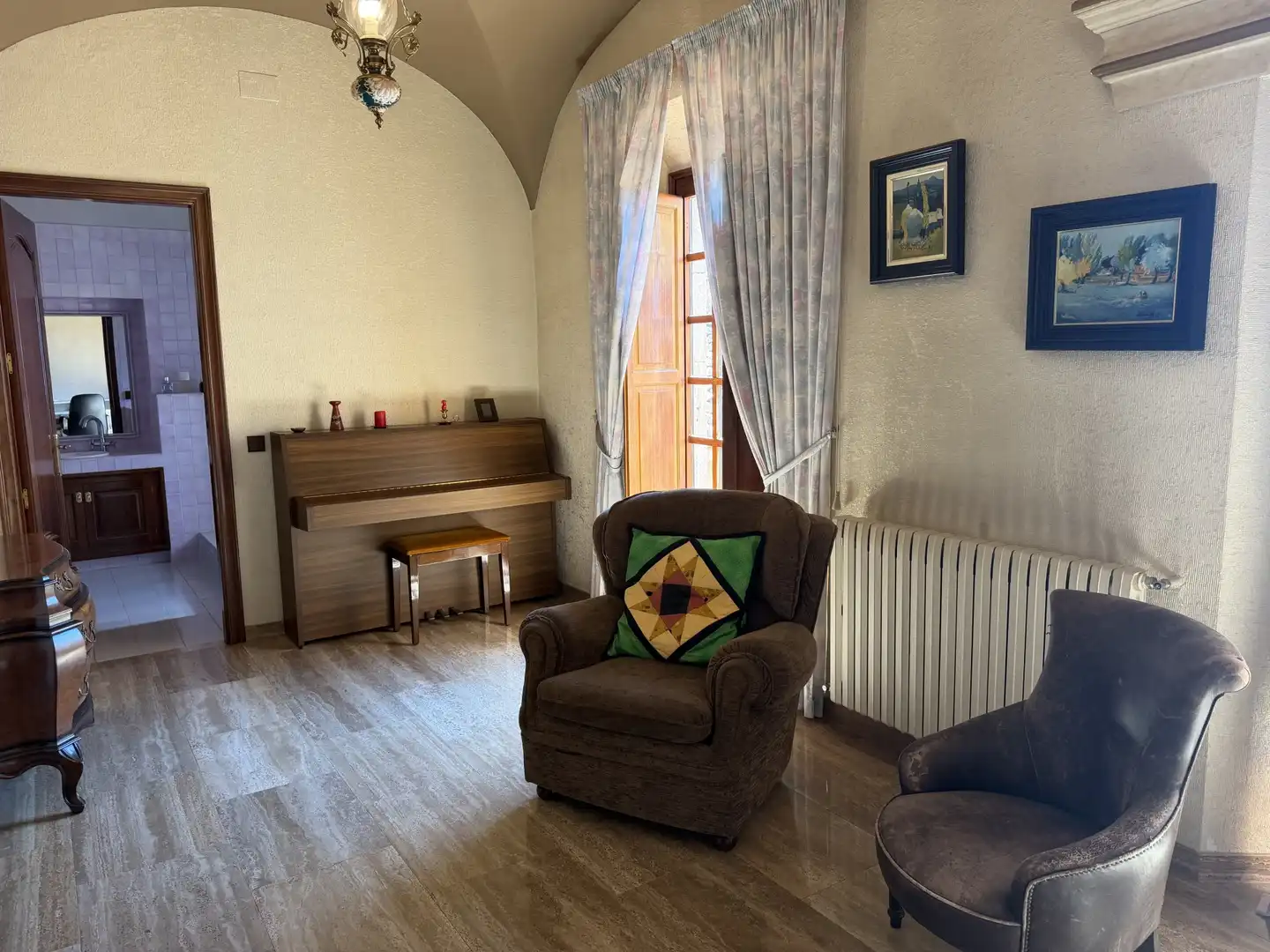 Sala d'estar de Finca rústica en venda en Banyoles amb Calefacció, Terrassa i Traster